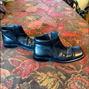 Steve Madden Black Leather Square Toe Zip Ankle Boot Barely Worn Size 10